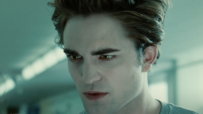 Edward ready to gaslight Bella about his eyes