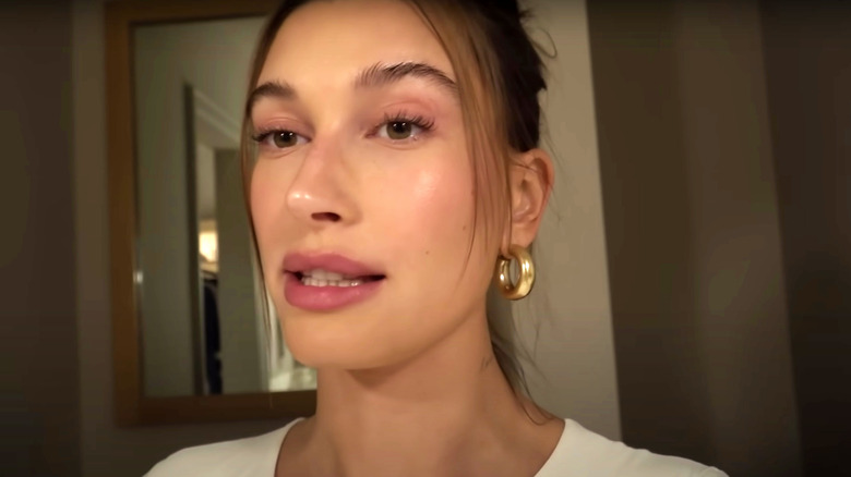 Hailey Bieber showing off her natural makeup look