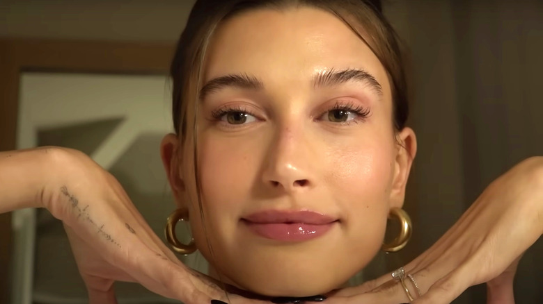 Hailey Bieber showing off her natural makeup look