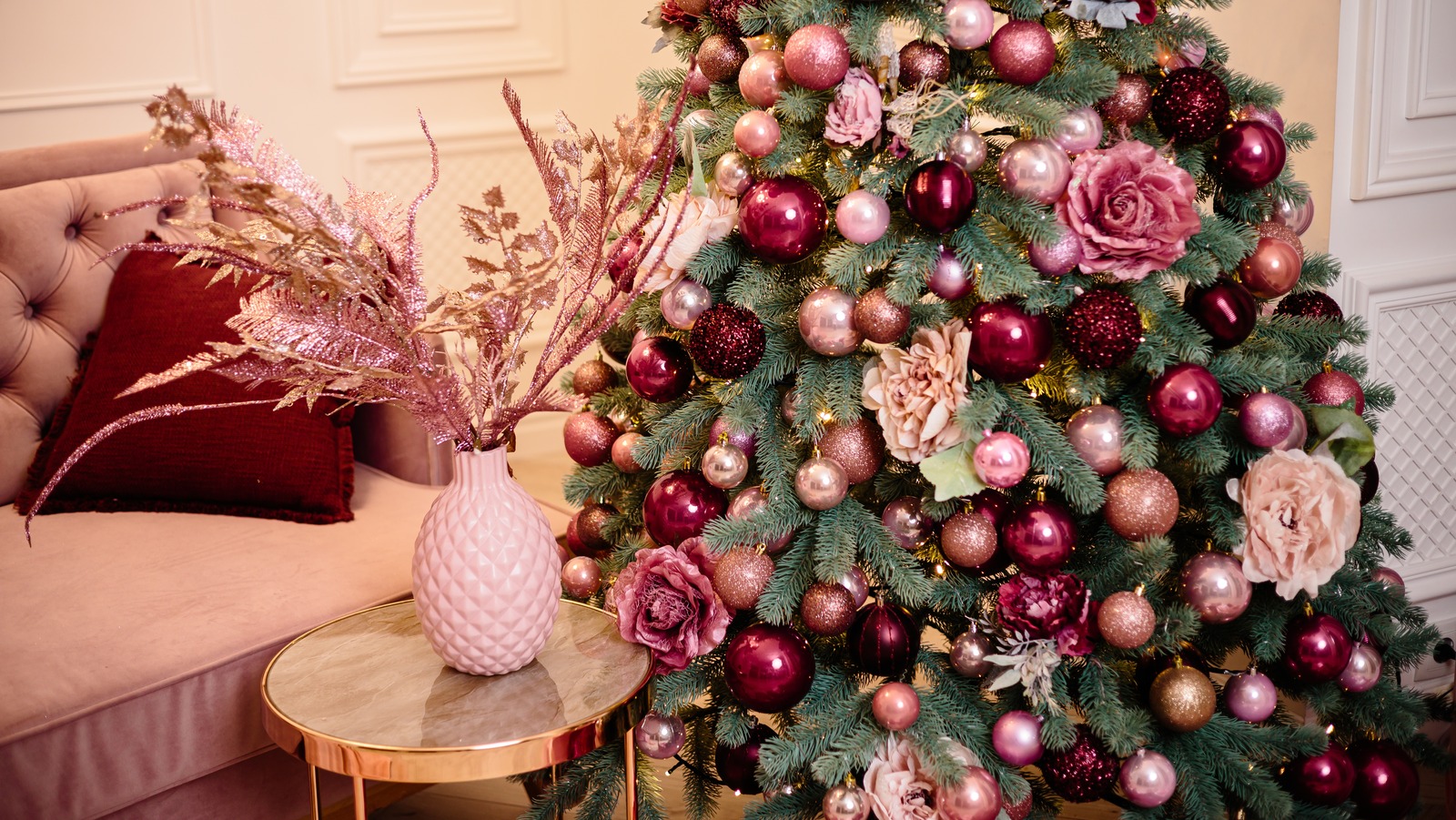 Update 115+ burgundy christmas decorations best - noithatsi.vn