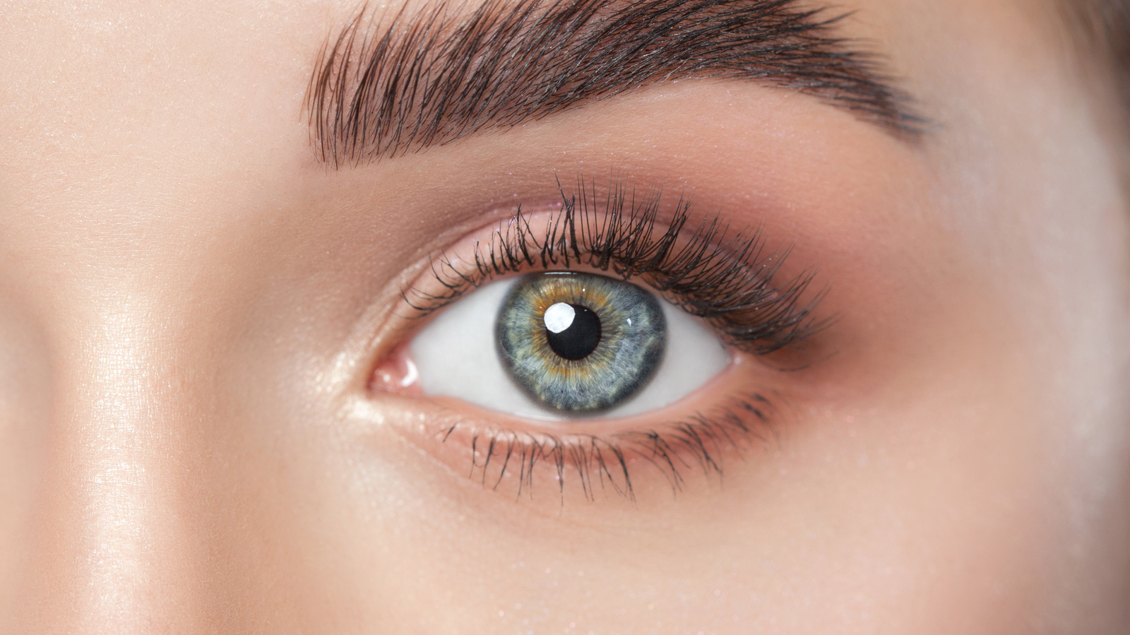 How To Add A Nude Eyeliner To Your Makeup Routine