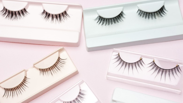 Different styles of false eyelashes