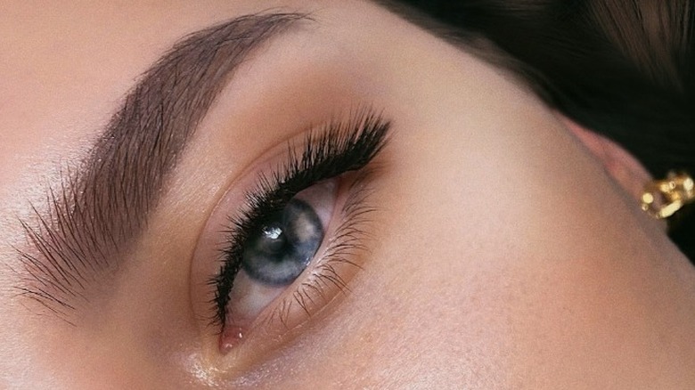 Woman wearing false eyelashes and eyeliner