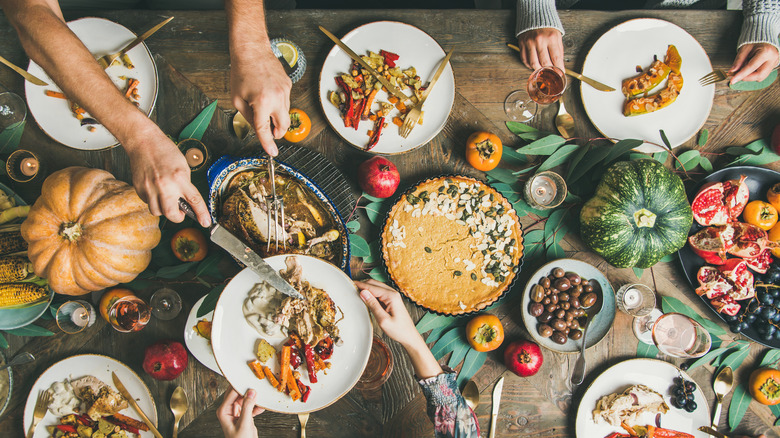 Thanksgiving table 