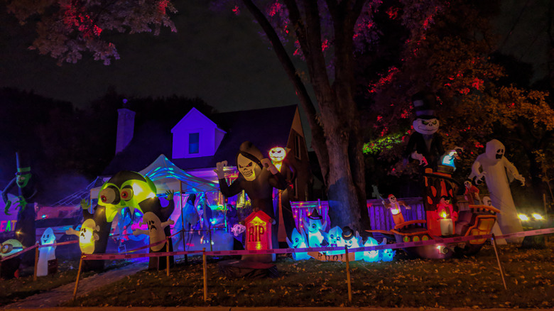 Yard with inflatable Halloween decorations