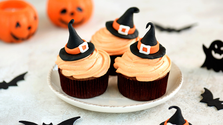 Halloween cupcakes wearing witch hats