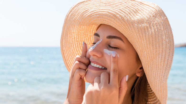 woman applying sunscreen