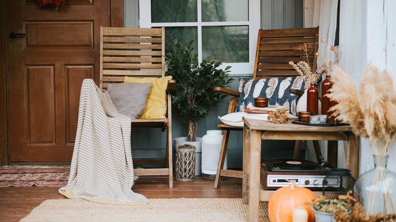 comfy front porch 