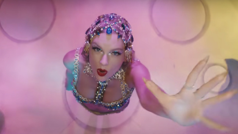 Taylor Swift in the "Bejeweled" music video