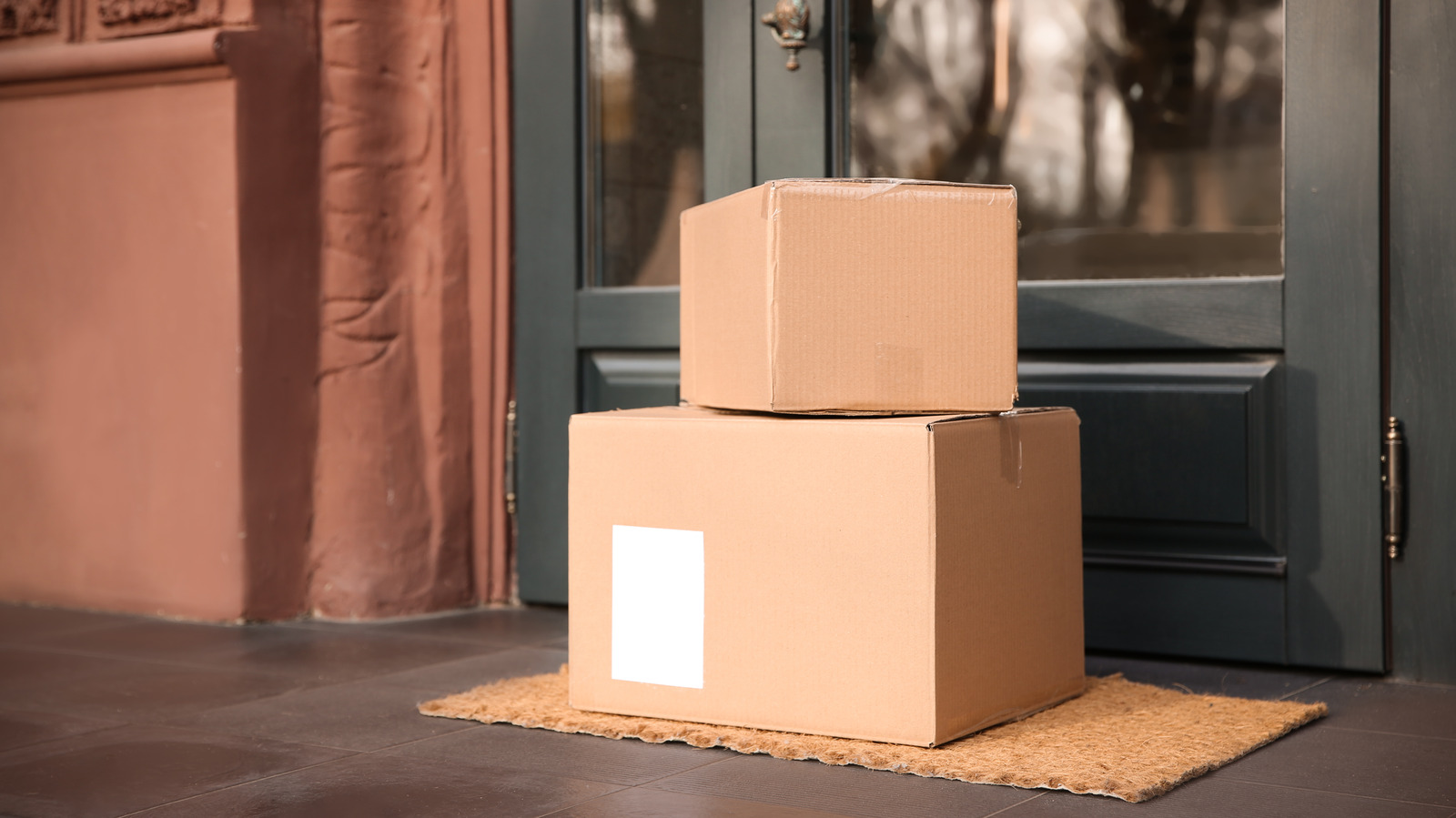 Random packing. Посылка Армения. Parcels standing near the Door.