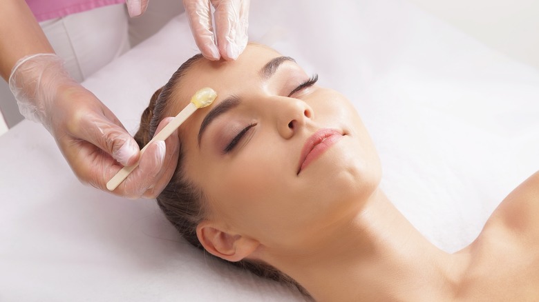 woman getting brow wax