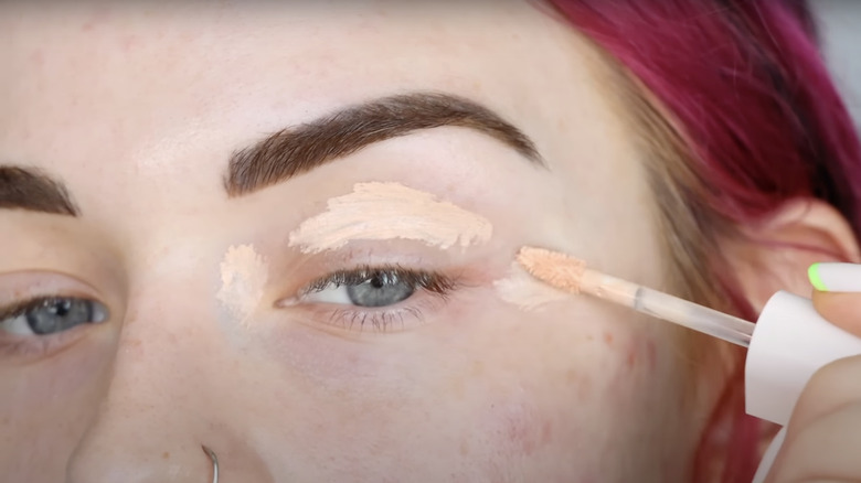 Angela Bright applies pigmented eyeshadow primer