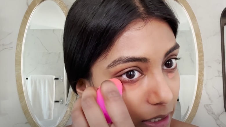 Charithra Chandran blending under eye makeup