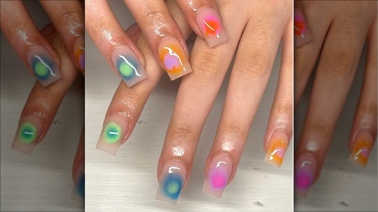 Gel aura nails