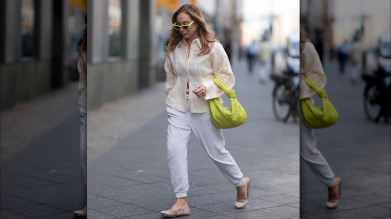 beige/white outfit with green bag