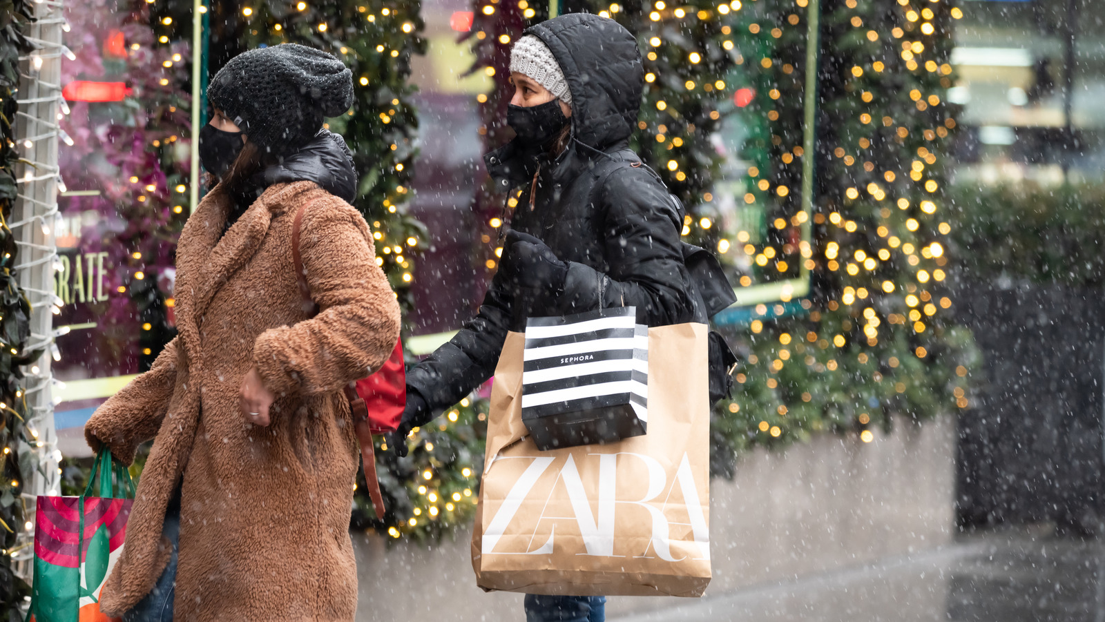 How To Stay Safe While Holiday Shopping During The Pandemic