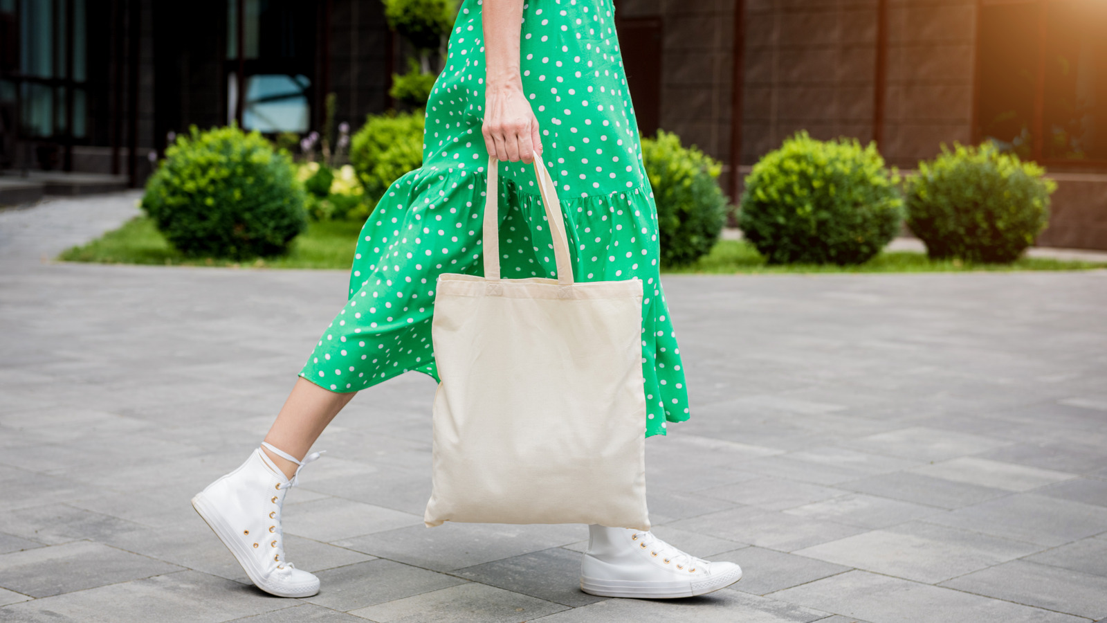 How To Style A Handy Canvas Tote Bag