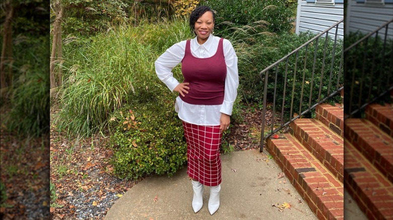 woman wearing pencil skirt with layered top