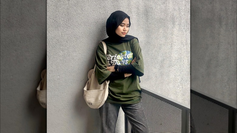 @anisaseptianii wearing graphic tee