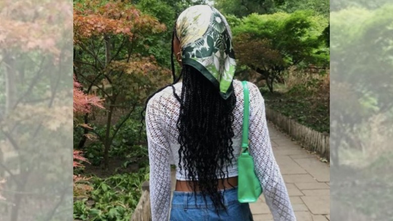 Woman wearing a kerchief-style bandana