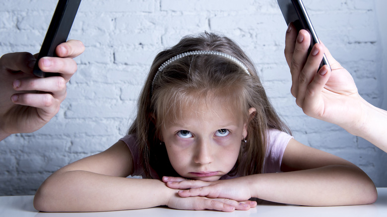 Parents on phones ignoring kid