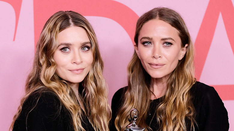 Mary-Kate and Ashley Olsen posing