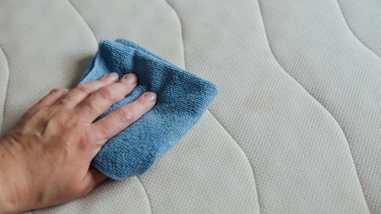 Cleaning stains on a mattress