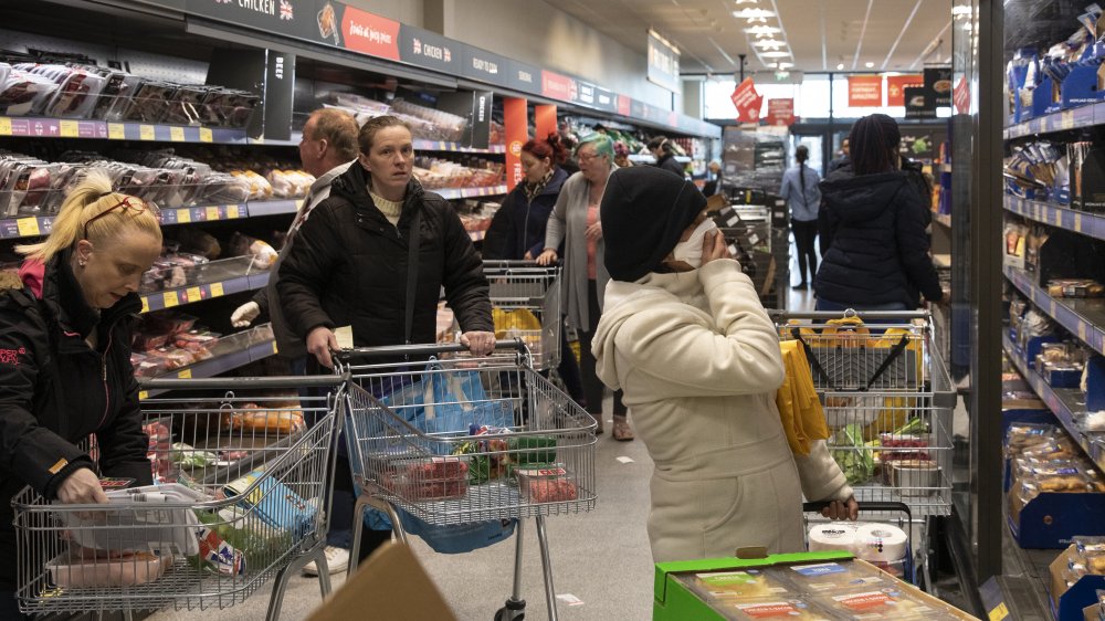 People shopping at an Aldi store