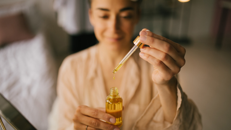 Woman holding face oil