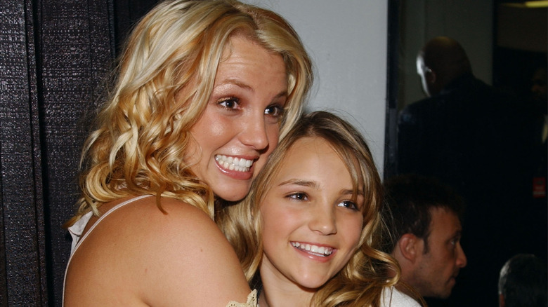 Britney and Jamie Lynn Spears smiling