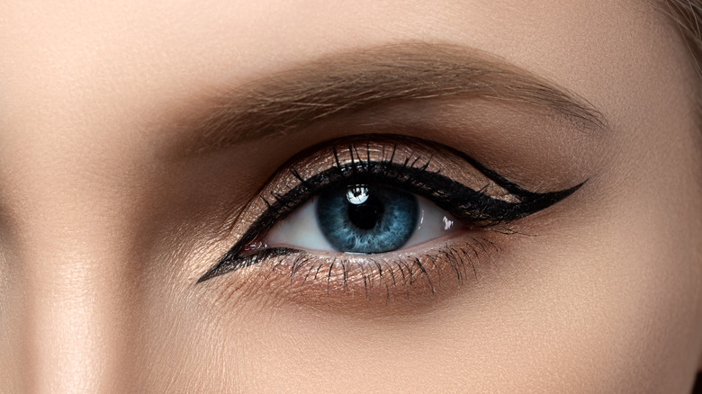 Inner eyeliner detail