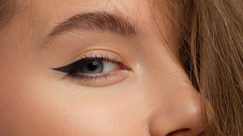 Cat-eye winged eyeliner