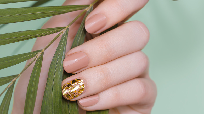 Gold nail art