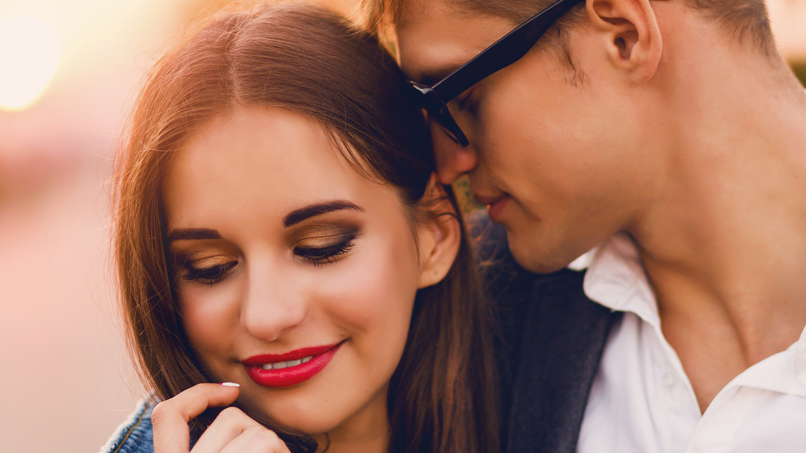 What Will My First Kiss Feel Like? 10 Things to Expect - PairedLife