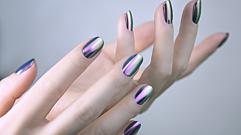 Chrome nail art