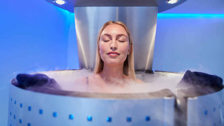 woman doing cold therapy 