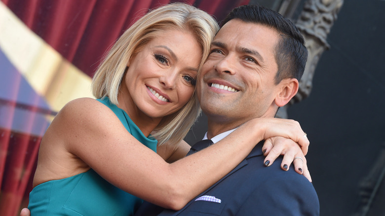 Kelly Ripa and Mark Consuelos smiling