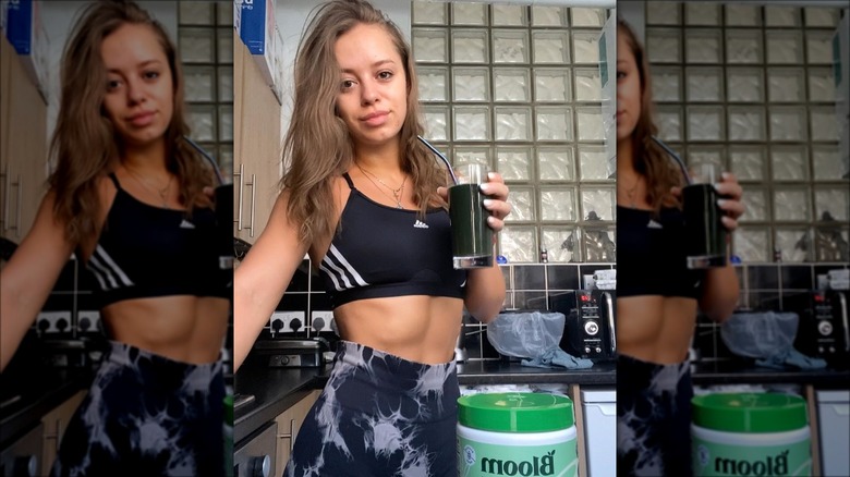 Woman posing with Bloom powder