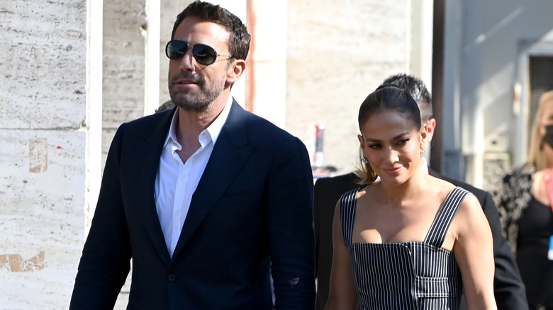 Jennifer Lopez and Ben Affleck walking 