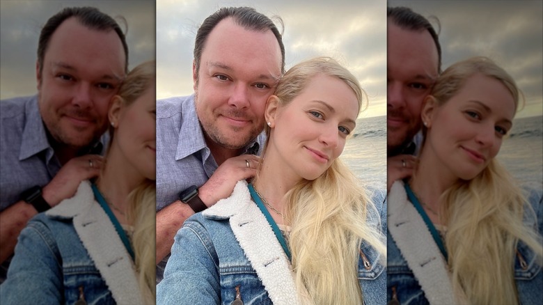 Michael Gladis and Beth Behrs sunset selfie