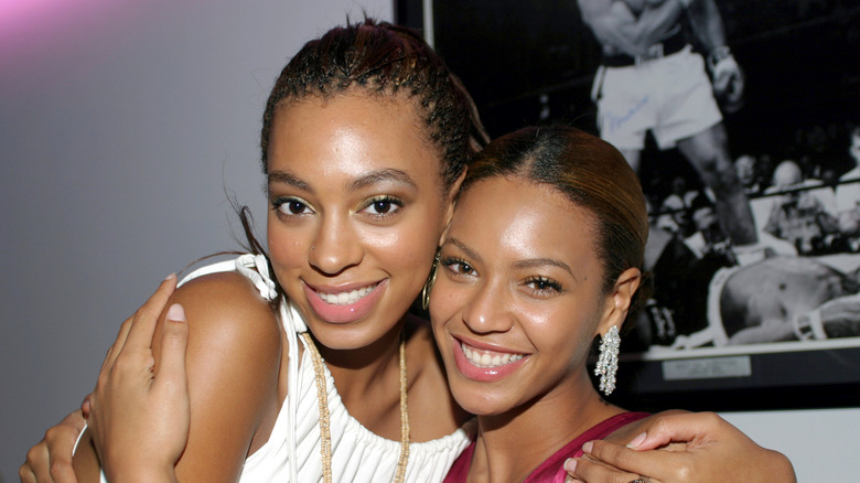 Solange and Beyoncé Knowles hugging