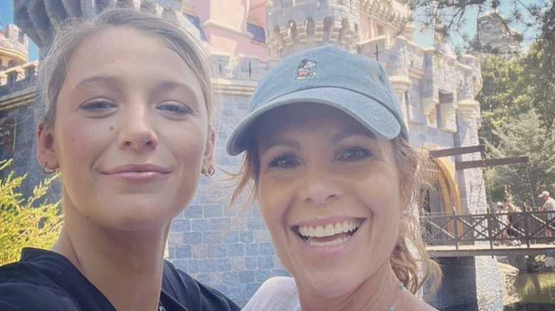 Blake Lively, Robyn Lively, Disneyland