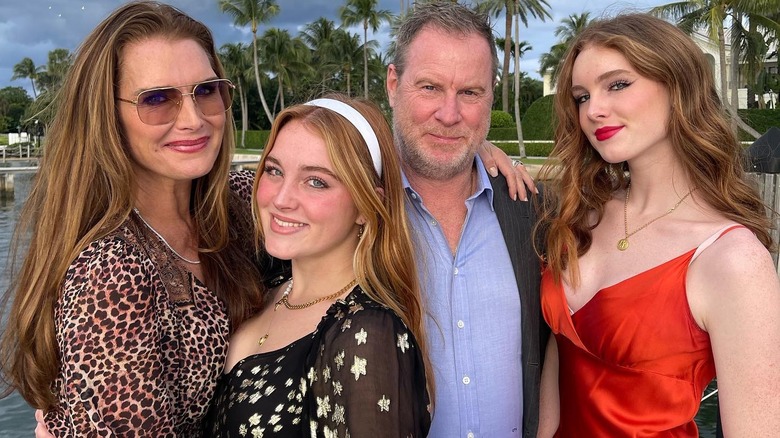 brooke shields chris henchy daughters 