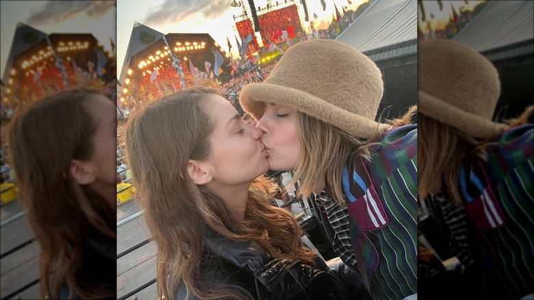 Cara Delevingne and Minke kissing