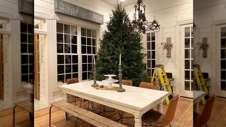 Chip and Joanna Gaines' farmhouse dining room
