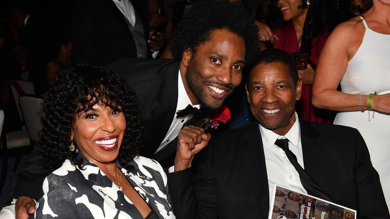 Pauletta, John David, and Denzel Washington posing