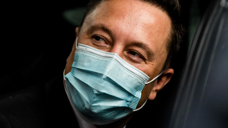 Elon Musk wearing a face mask