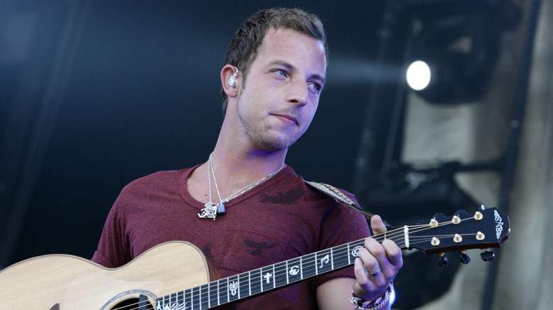 James Morrison with his guitar 