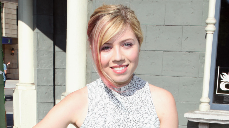 Jennette McCurdy poses at an event