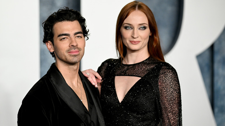 Joe Jonas and Sophie Turner posing together red carpet